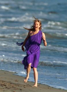 Renée Zellweger feet photo thumbnail
