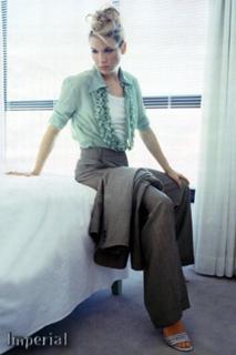 Renée Zellweger feet photo thumbnail