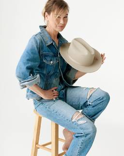 Renée Zellweger feet photo thumbnail
