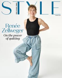 Renée Zellweger feet photo thumbnail