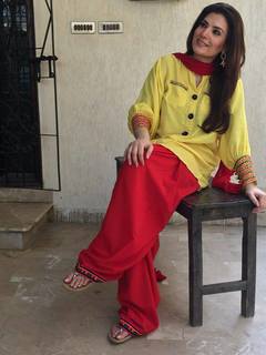 Resham feet photo 1