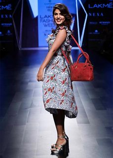 Rhea Chakraborty feet photo thumbnail