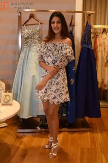 Rhea Chakraborty feet photo thumbnail