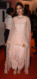 Rhea Chakraborty feet photo thumbnail