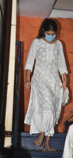 Rhea Chakraborty feet photo thumbnail