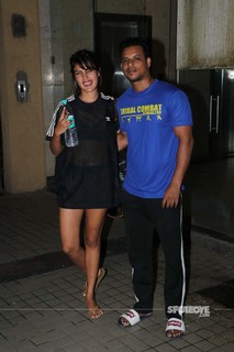 Rhea Chakraborty feet photo thumbnail