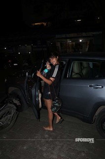 Rhea Chakraborty feet photo thumbnail