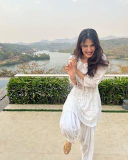 Rhea Chakraborty feet photo thumbnail