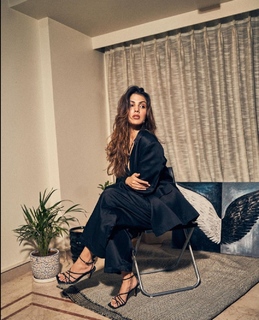 Rhea Chakraborty feet photo thumbnail