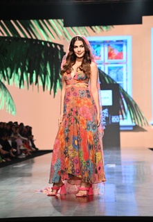 Rhea Chakraborty feet photo thumbnail