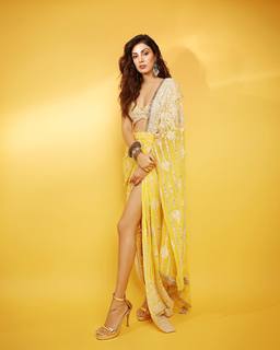 Rhea Chakraborty feet photo thumbnail