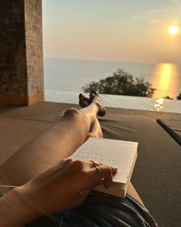 Rhea Chakraborty feet photo thumbnail