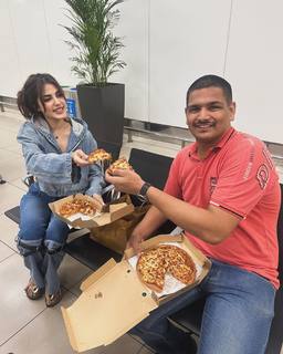 Rhea Chakraborty feet photo thumbnail