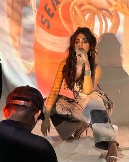 Rhea Chakraborty feet photo thumbnail