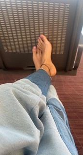 Rhea Chakraborty feet photo thumbnail
