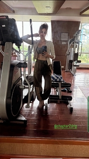 Rhea Chakraborty feet photo thumbnail