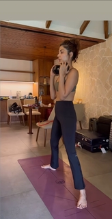 Rhea Chakraborty feet photo thumbnail