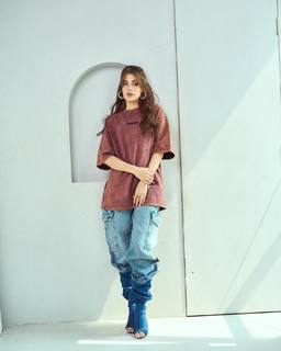 Rhea Chakraborty feet photo thumbnail