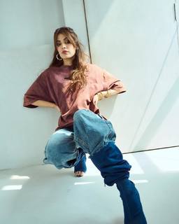 Rhea Chakraborty feet photo thumbnail