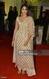 Rhea Chakraborty feet photo thumbnail