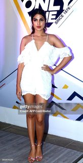 Rhea Chakraborty feet photo thumbnail