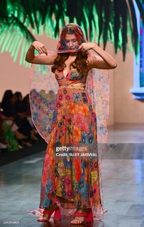 Rhea Chakraborty feet photo thumbnail