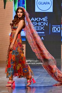 Rhea Chakraborty feet photo thumbnail