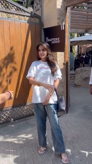 Rhea Chakraborty feet photo thumbnail