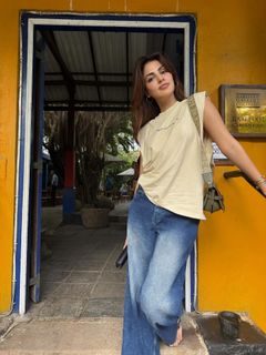 Rhea Chakraborty feet photo thumbnail