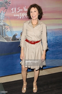 Rhea Perlman feet photo 15