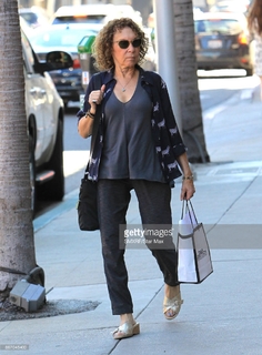 Rhea Perlman feet photo 13