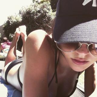 Rhiannon Fish feet photo thumbnail