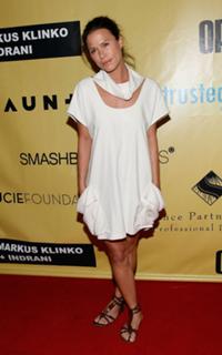Rhona Mitra feet photo thumbnail