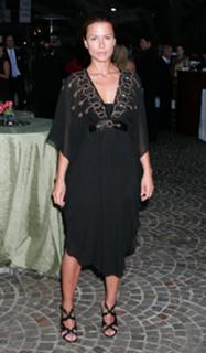 Rhona Mitra feet photo thumbnail