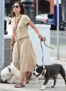 Rhona Mitra feet photo thumbnail