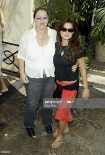 Rhona Mitra feet photo thumbnail