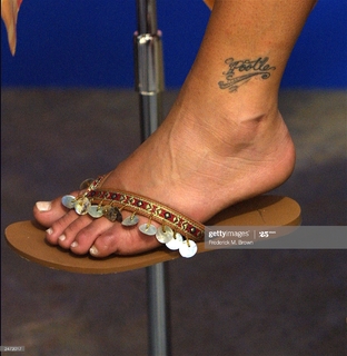 Rhona Mitra feet photo thumbnail