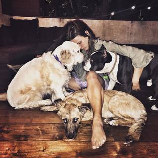 Rhona Mitra feet photo thumbnail