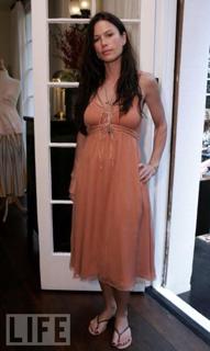 Rhona Mitra feet photo thumbnail