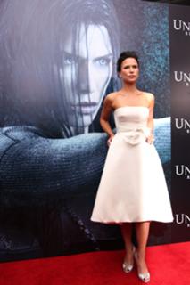 Rhona Mitra feet photo thumbnail