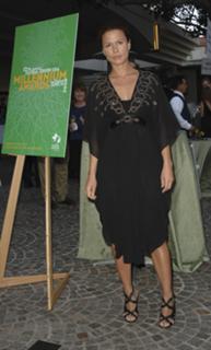 Rhona Mitra feet photo thumbnail