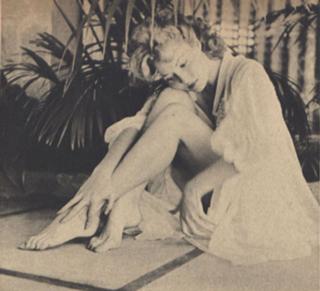 Rhonda Fleming feet photo 7