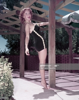 Rhonda Fleming feet photo 10