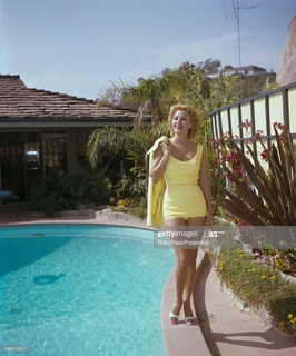 Rhonda Fleming feet photo 9