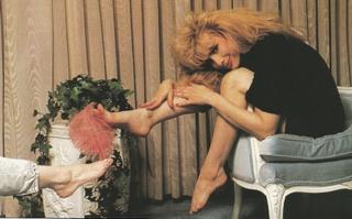 Rhonda Shear feet photo thumbnail