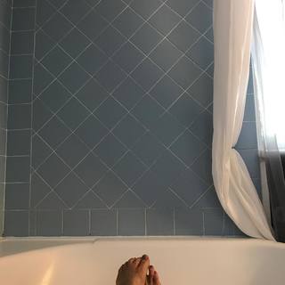 Rhonda Shear feet photo thumbnail