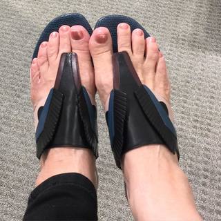 Rhonda Shear feet photo thumbnail