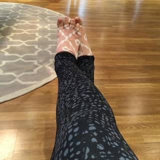 Rhonda Shear feet photo thumbnail