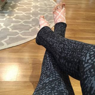 Rhonda Shear feet photo thumbnail