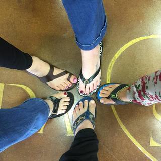 Rhonda Shear feet photo thumbnail